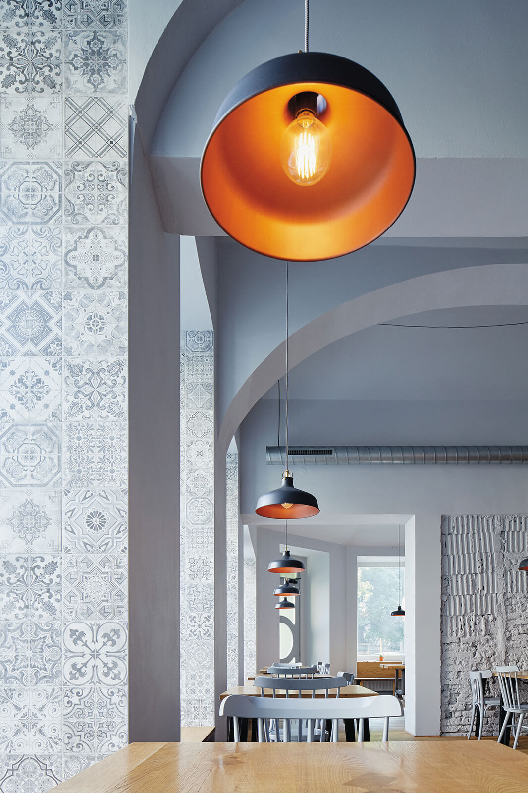 fotografie pro Nejen Bistro (Mar.s Architects), Dům pro Markétku (Mjölk architekti), Gran Fierro (Formafatal), Škoda Superb (Dolce Vita) a kolekce brýlí Collection #1 (Nastassia Aleinikava)