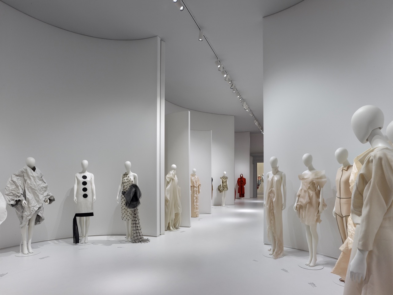 architektura výstavy Liběna Rochová: Doteky (Moravská galerie v Brně)