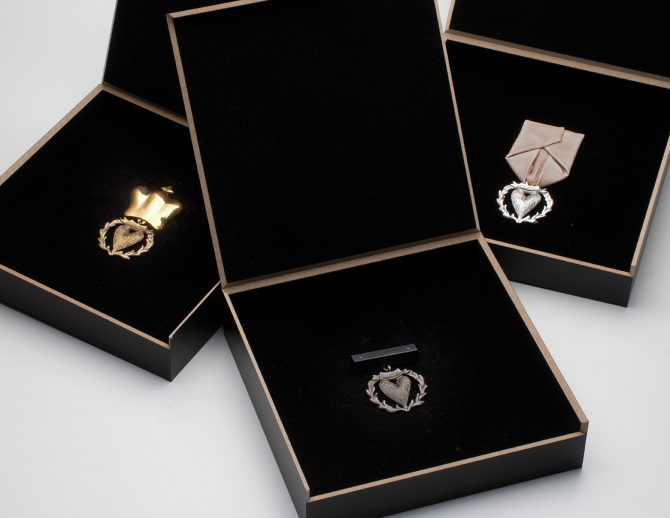 Moje optika eyewear collection and Order of Merit for the Family brooches collection (Křehký)