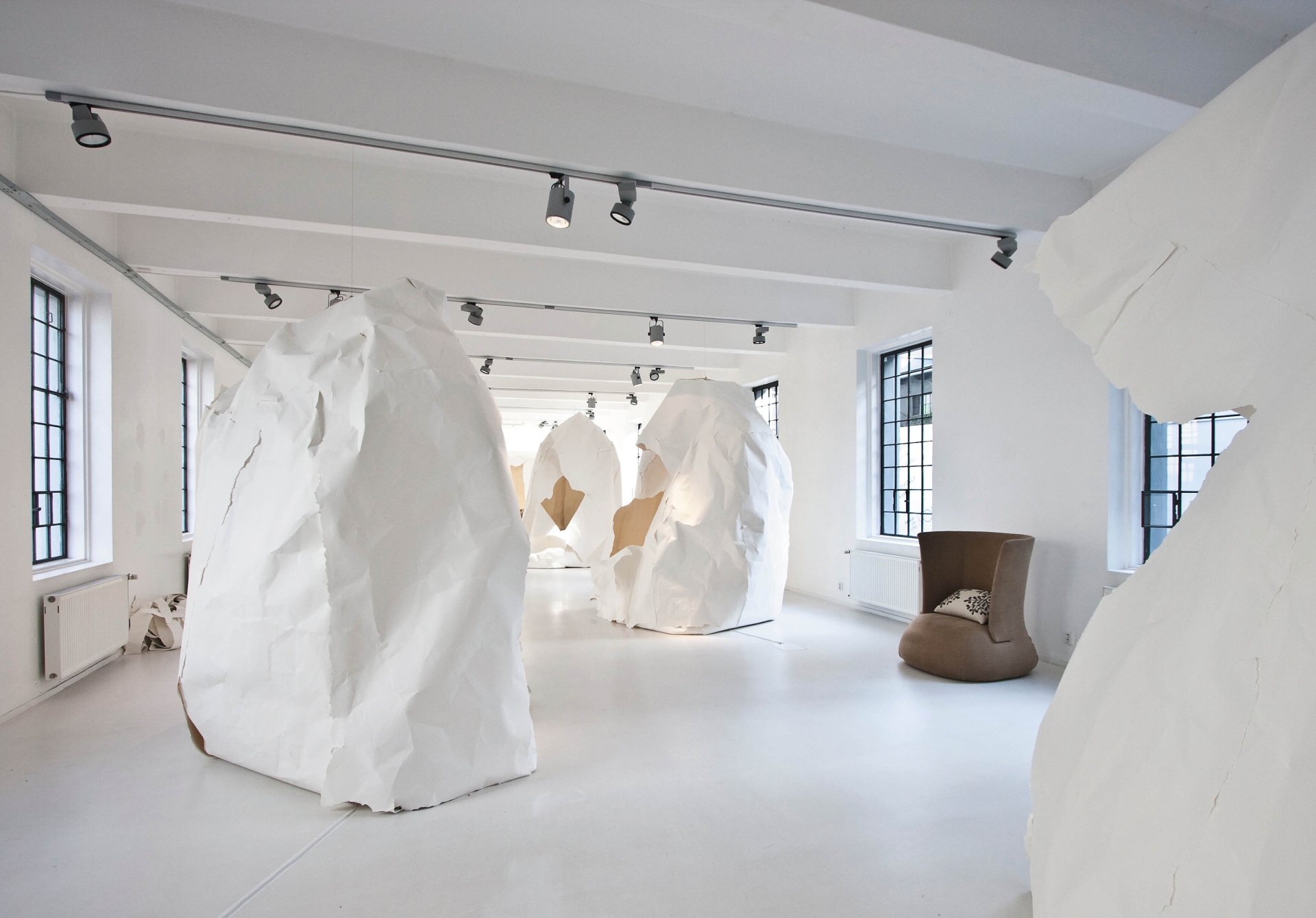 výstava Patricia Urquiola: E2 Empatie emoce (Liběna Rochová, Magdalena Rochová a Jan Činčera)