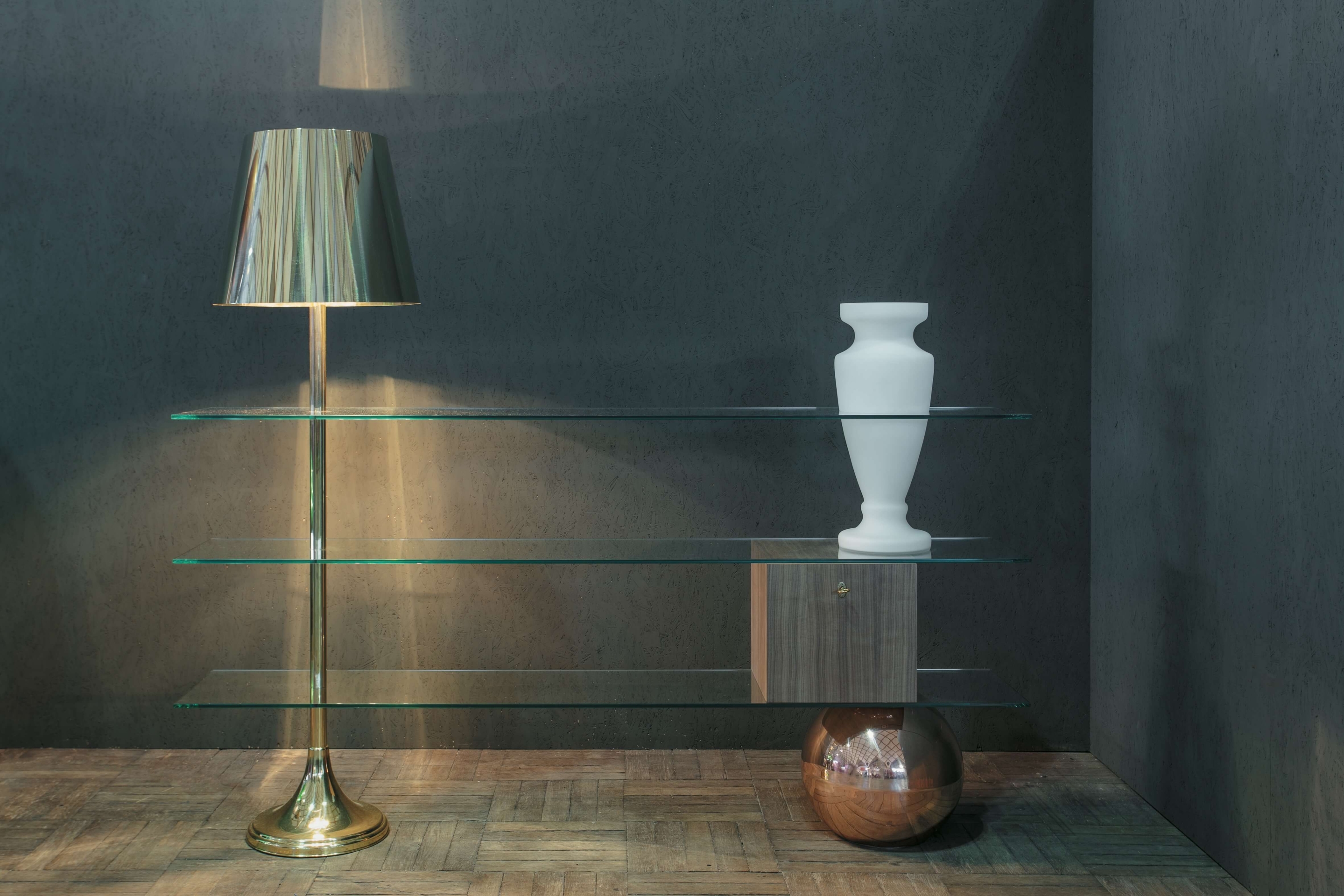 Všechno, co chceš shelf and Hermetik lighting