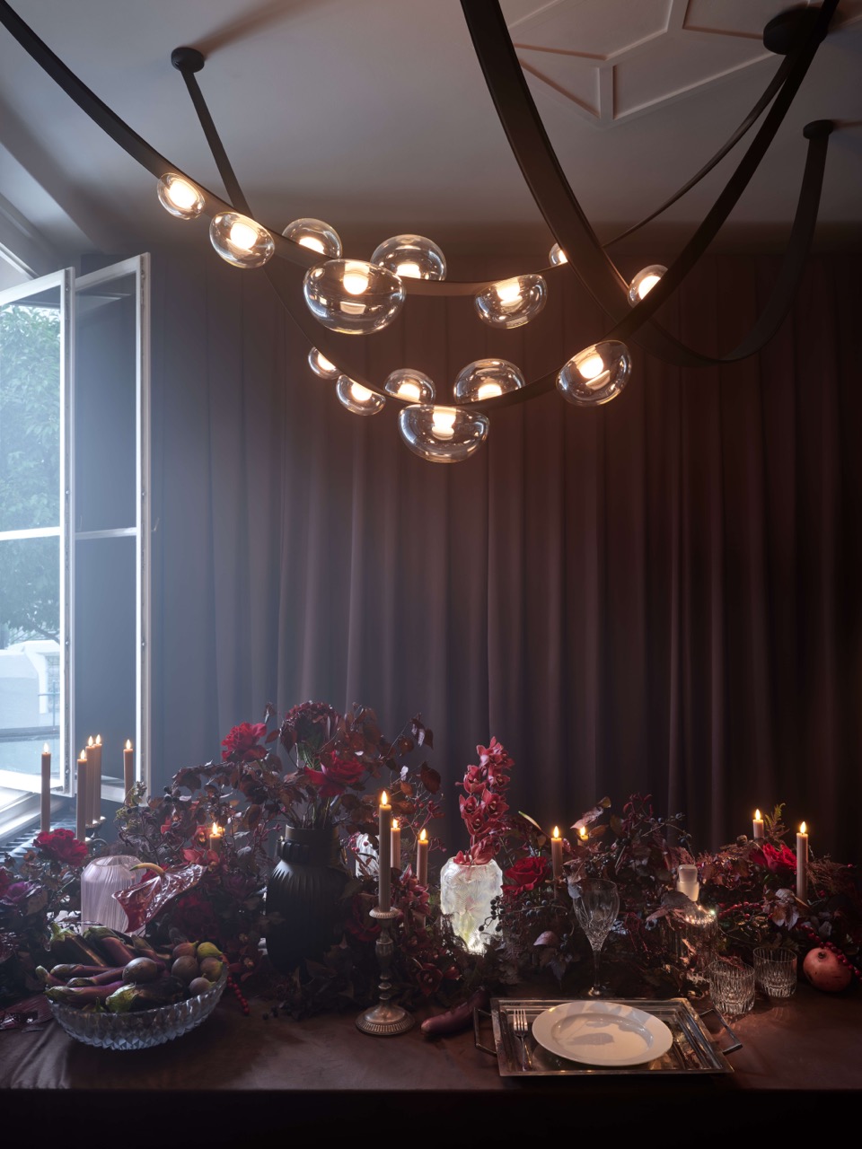 set design instalace Cabinets of Reminiscence pro Bommu na Designbloku 2025 a architektura výstavy Insitut blízkosti