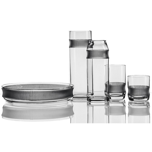 kolekce skla Solid (Olgoj Chorchoj), U (Jakub Pollág) a Bubbles (Rony Plesl) a svítidla Bamboo (Boda Horák)