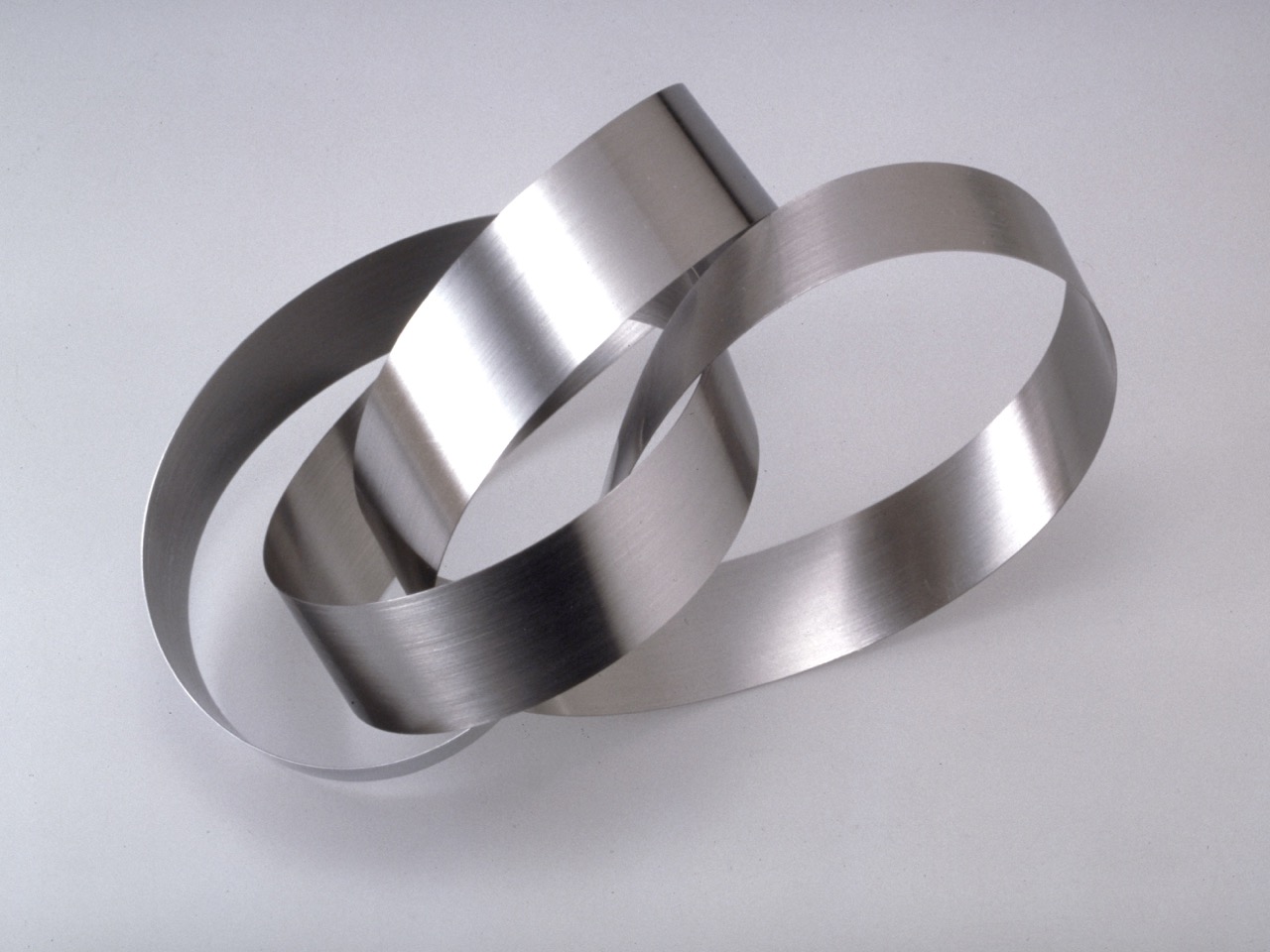 za dlouholetou významnou designérskou, uměleckou a pedagogickou činnost a za celoživotní dílo v oblasti designu a umění