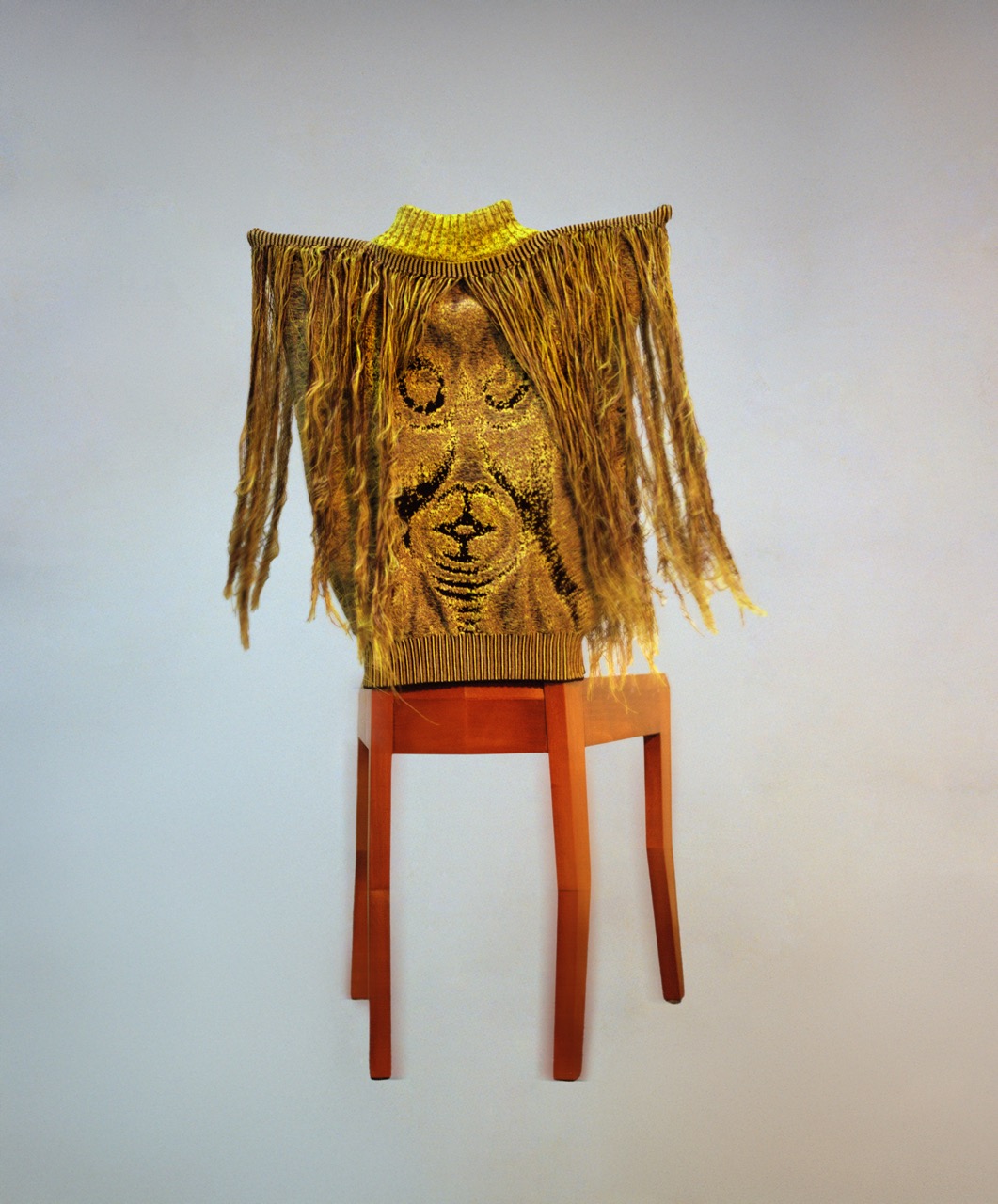 textilní objekty pro expozici Seance magazínu Dolce Vita na Designbloku 2025