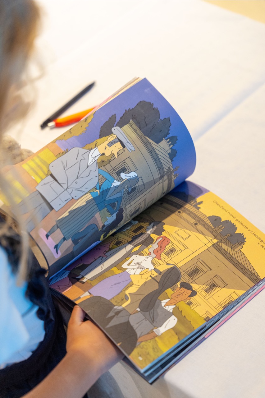 ilustrace publikace Labyrintem lázní (Michaela Kubišová, Galerie Lázně Liberec) a ilustrátorská práce na výlohách pro Hermès (spolupráce: Lexová & Smetana)