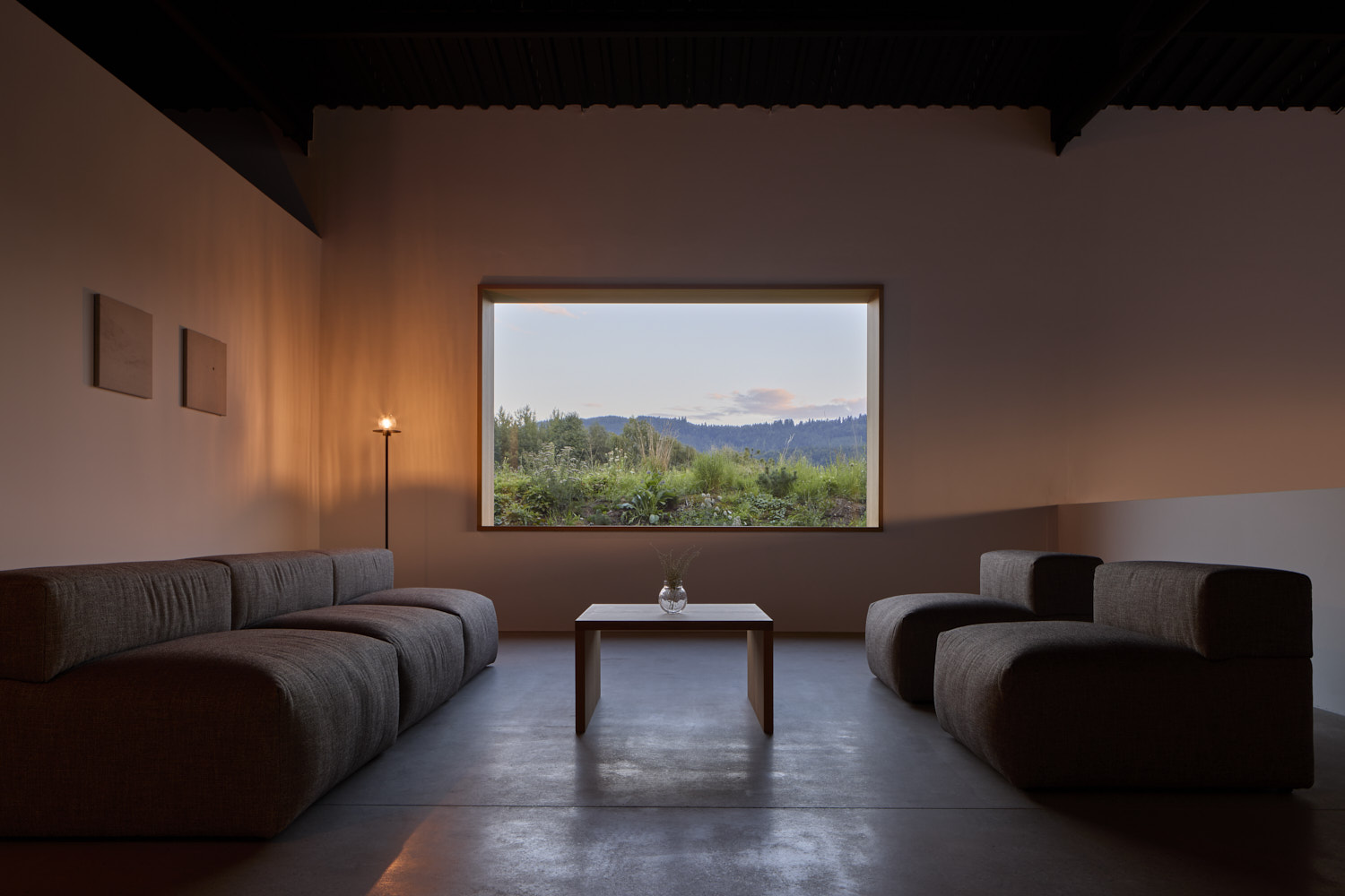 showroom Spoj (JANOŠÍK OKNA-DVEŘE, spolupráce: Maxim Velčovský, Musa, DECHEM)