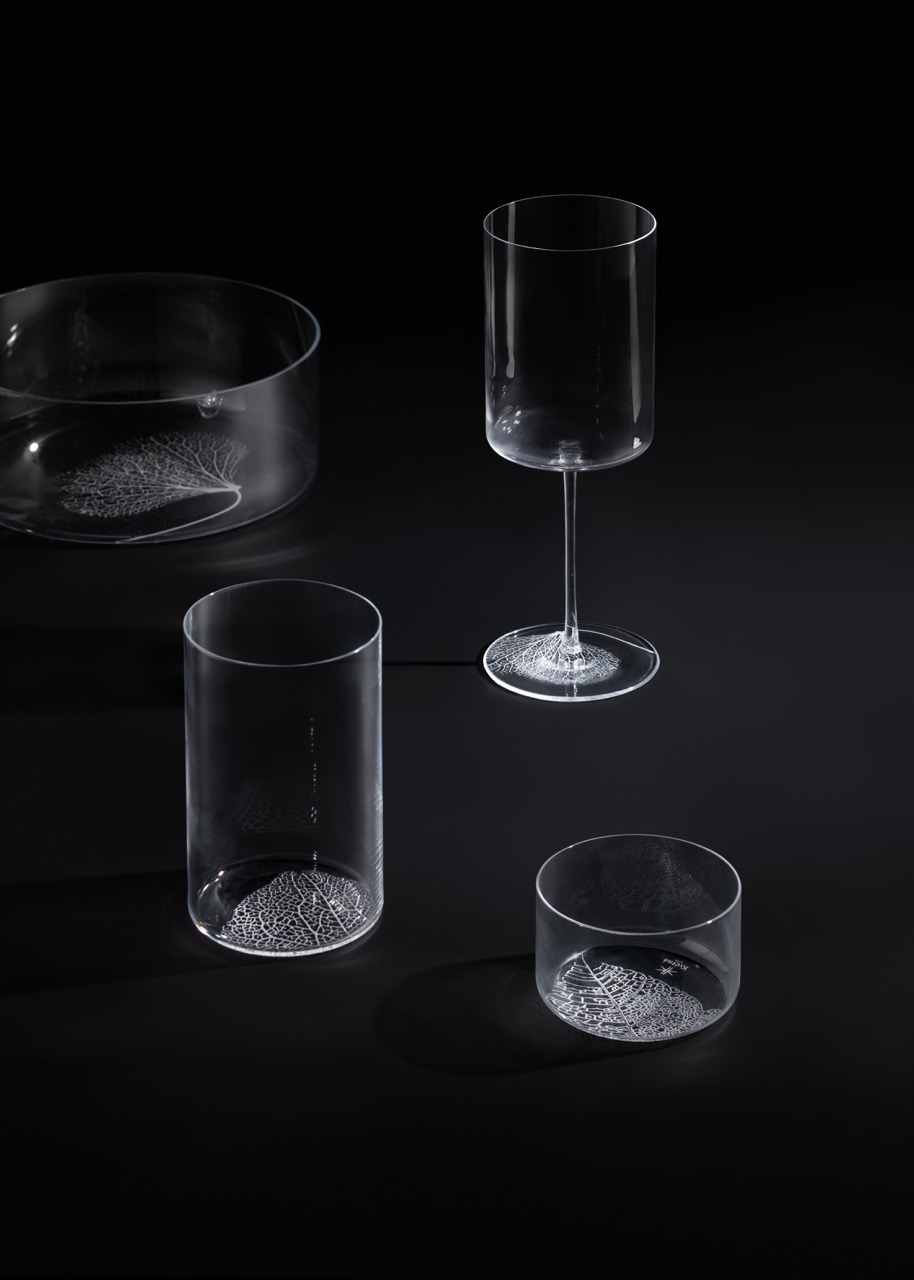 kolekce šálků a podšálků Drop (Klára Janypková, Tomáš Kučera) a kolekce sklenic a váz Haoto (Kengo Kuma)