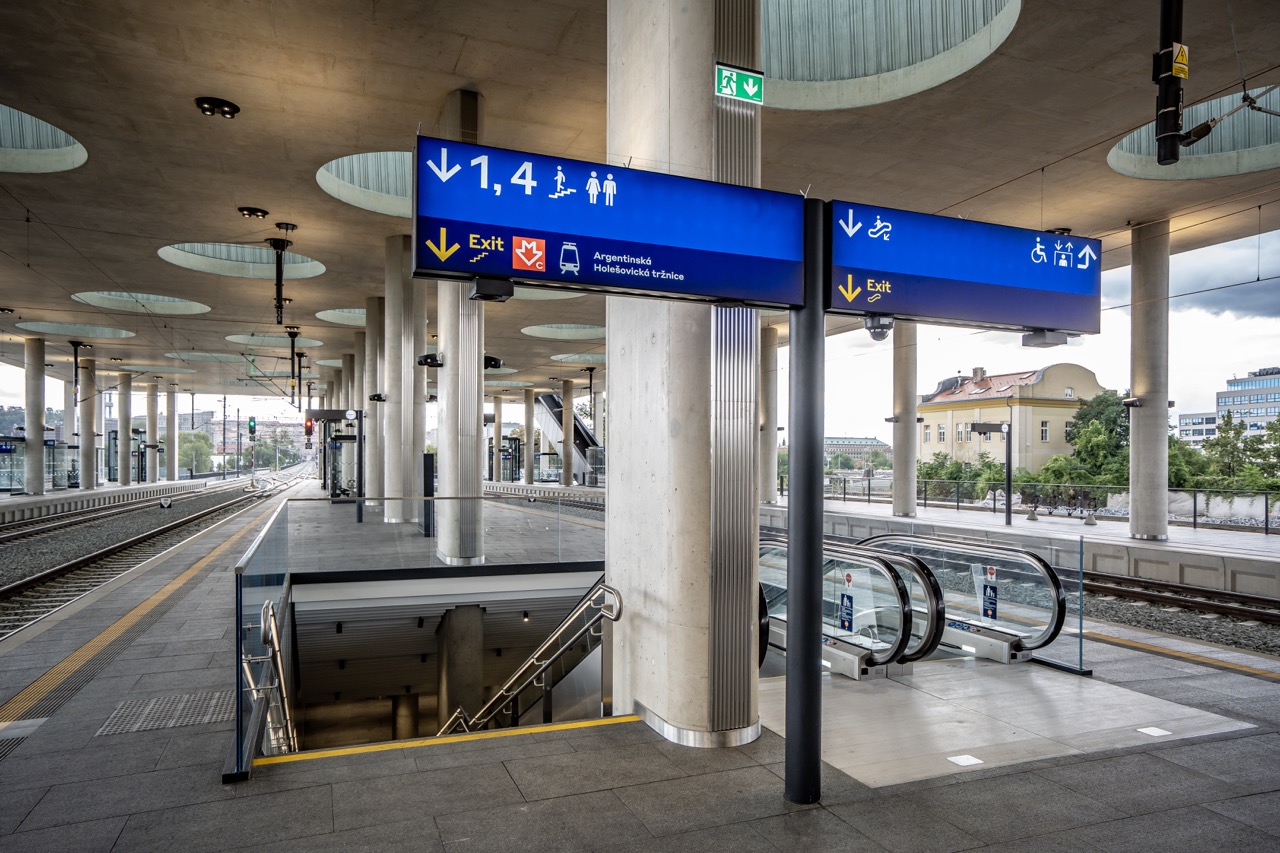 vizuální identita pro Pražský hrad a Orientační a informační systém Správy železnic