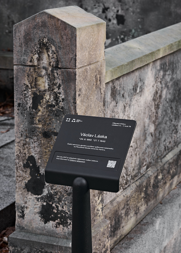 navigační systém a mobiliář pro Hřbitovy a pohřební služby hl. m. Prahy (spolupráce: Maria Makeeva)