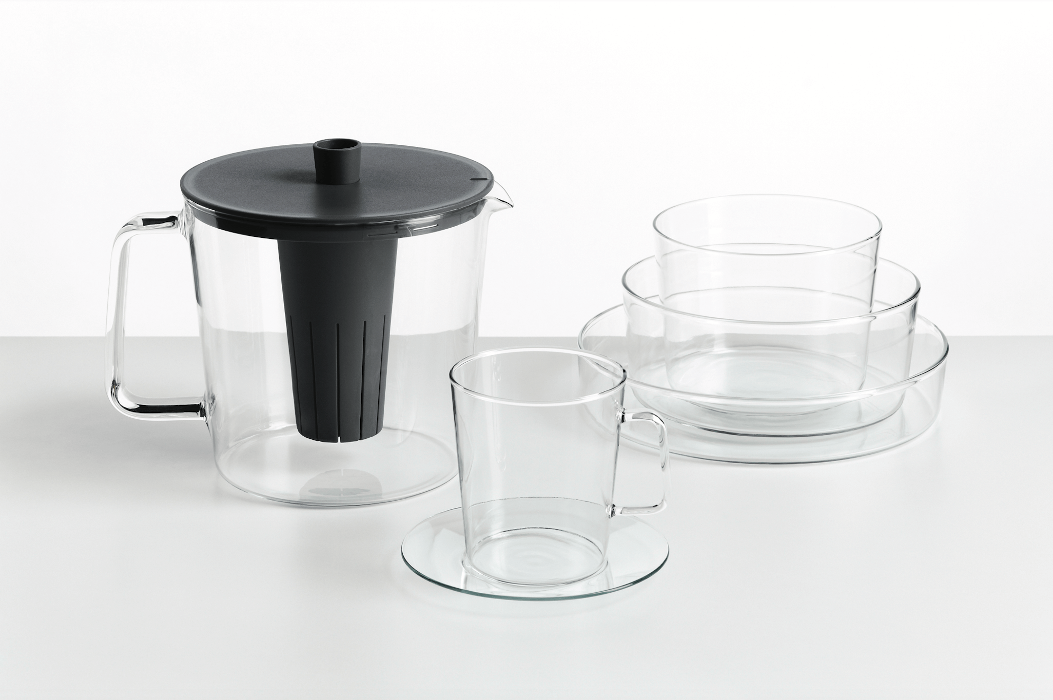 collection of furniture (Lugi) and Kon pro kávu a čaj glass collection (with Martin Žampach, Kavelierglass)