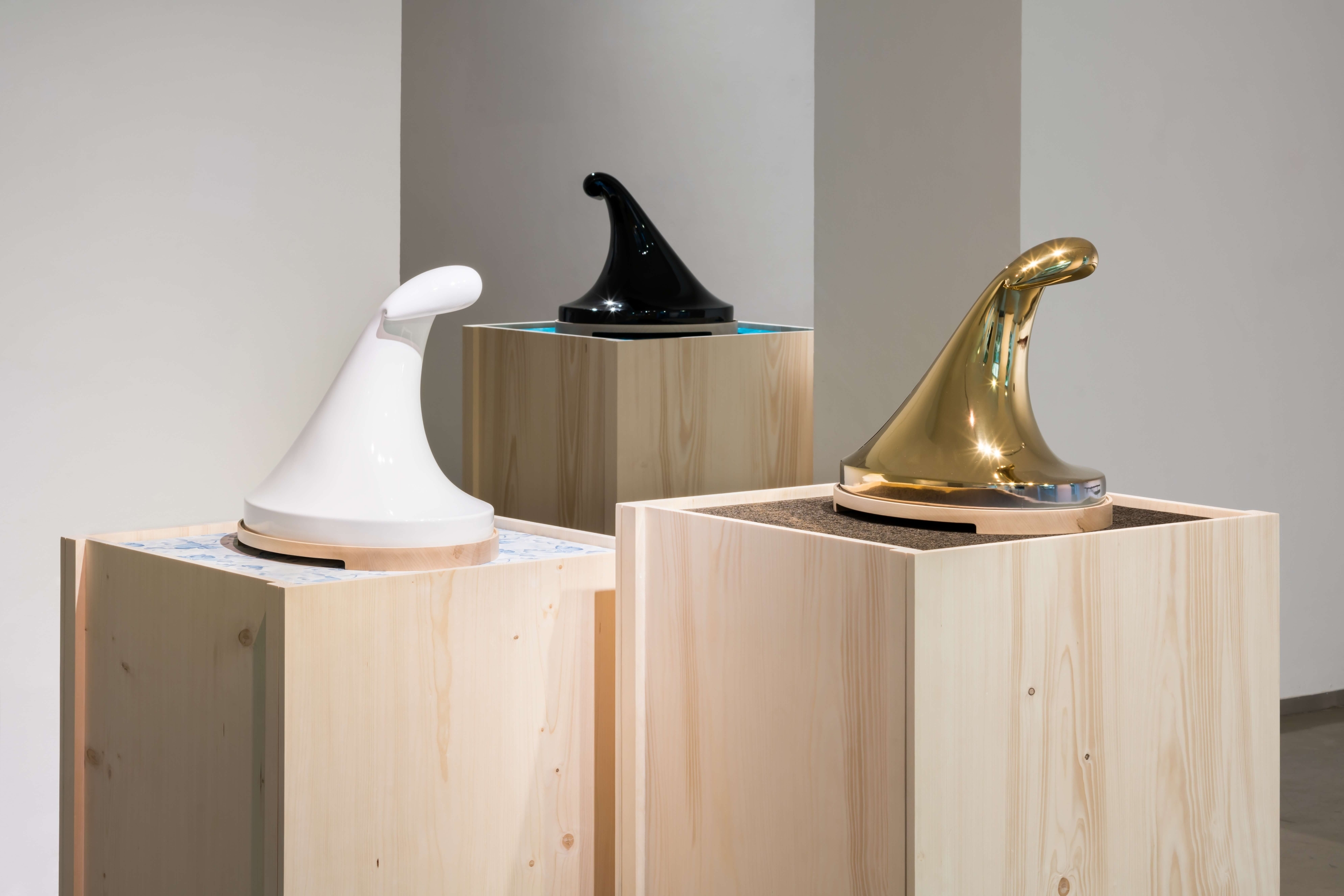 Islas Fortunate collection of thin-walled mugs (Rudolf Kampf), objects for the Touch exhibition (Gallery Kvalitář)