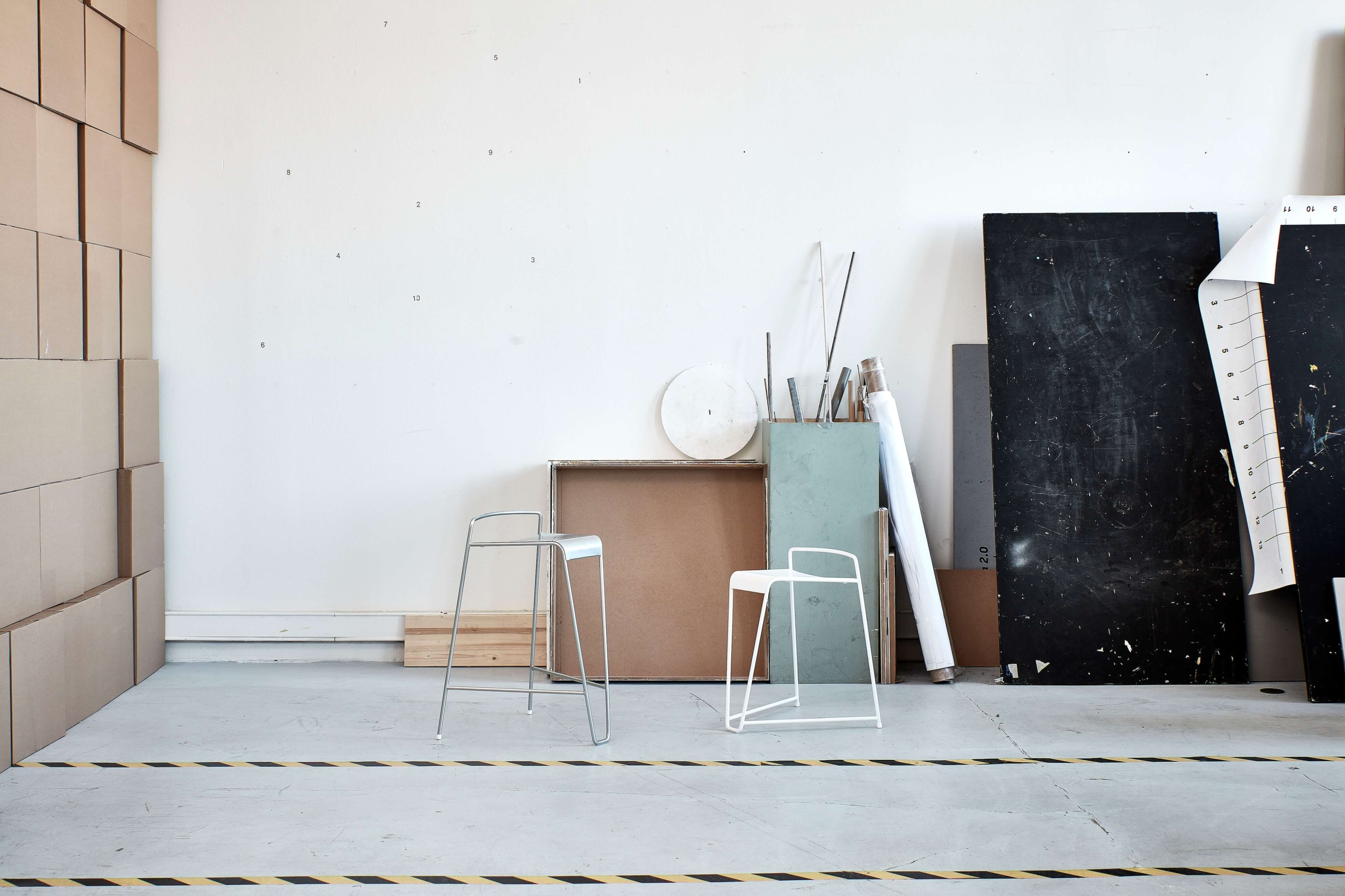 Um collection of seating furniture (Master & Master)
