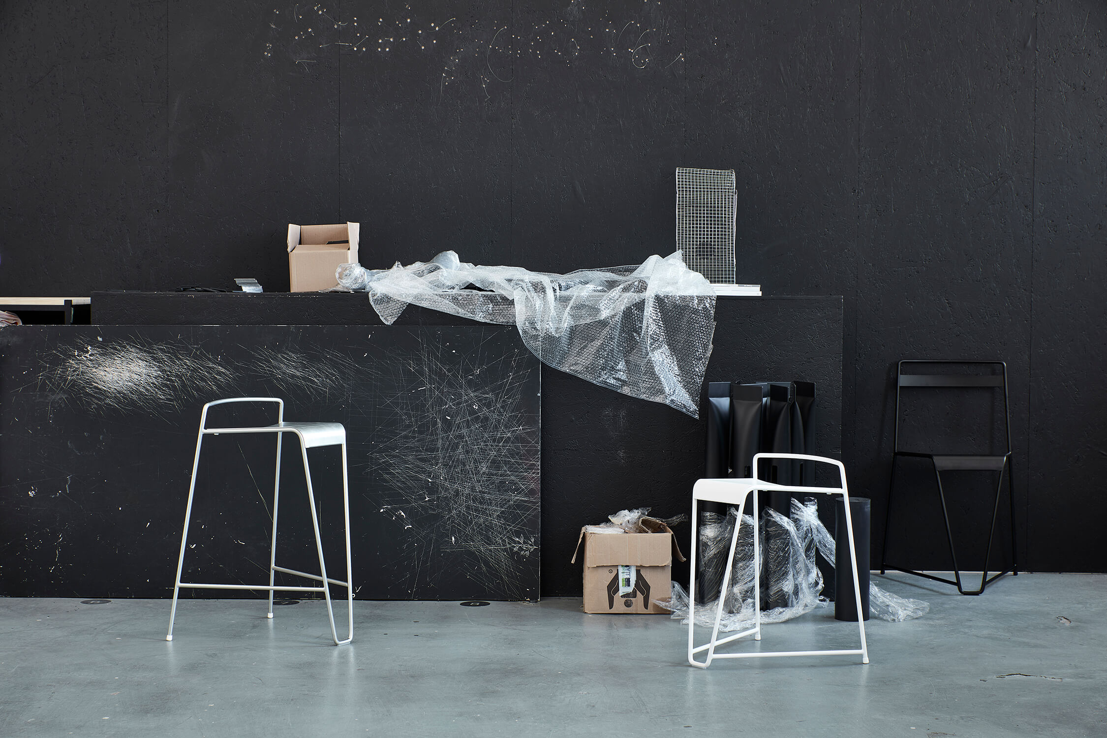 Um collection of seating furniture (Master & Master)