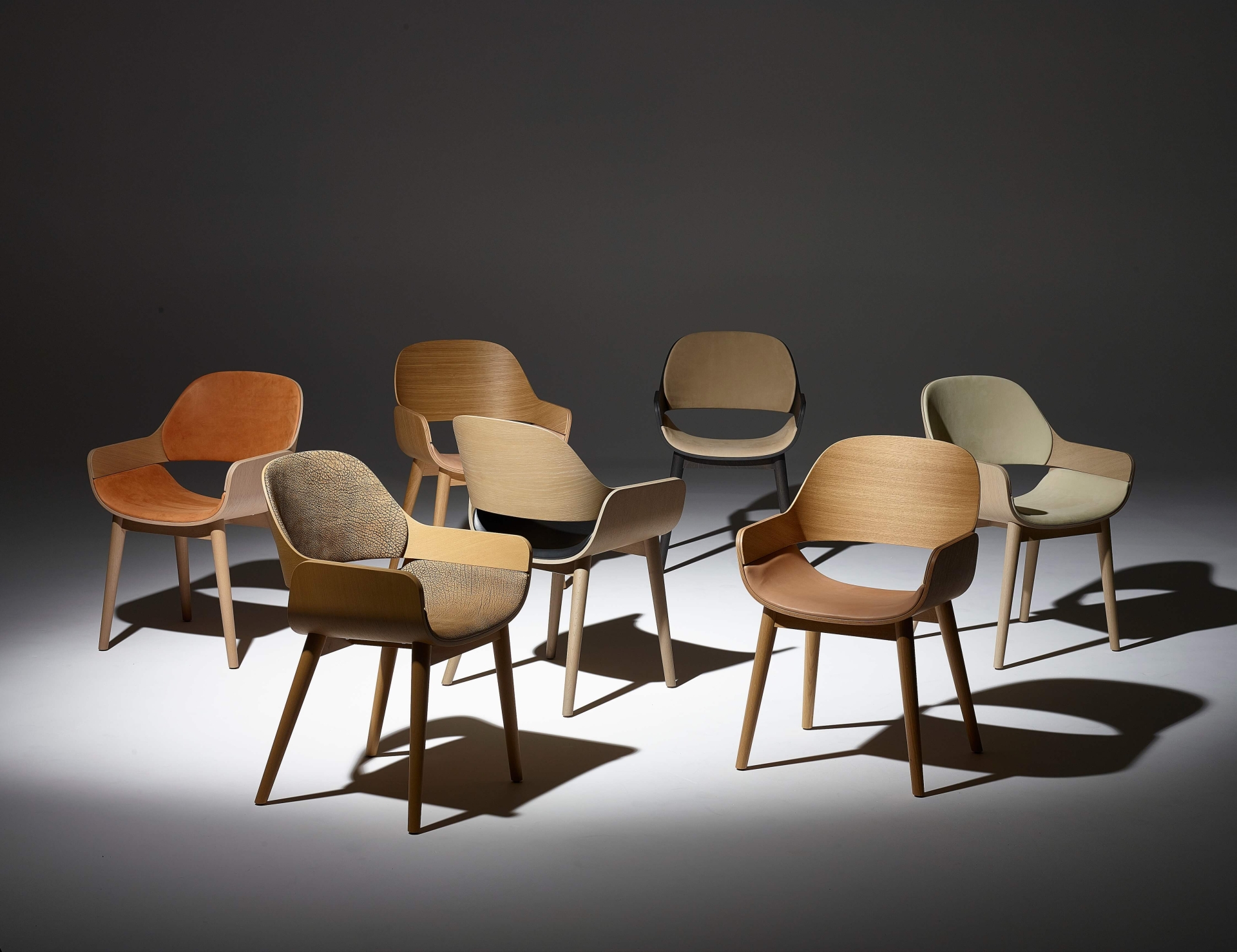 Puro Floor lighting (Brokis), Mistra chair (Master & Master), Rendezvous collection of furniture (Formdesign)
