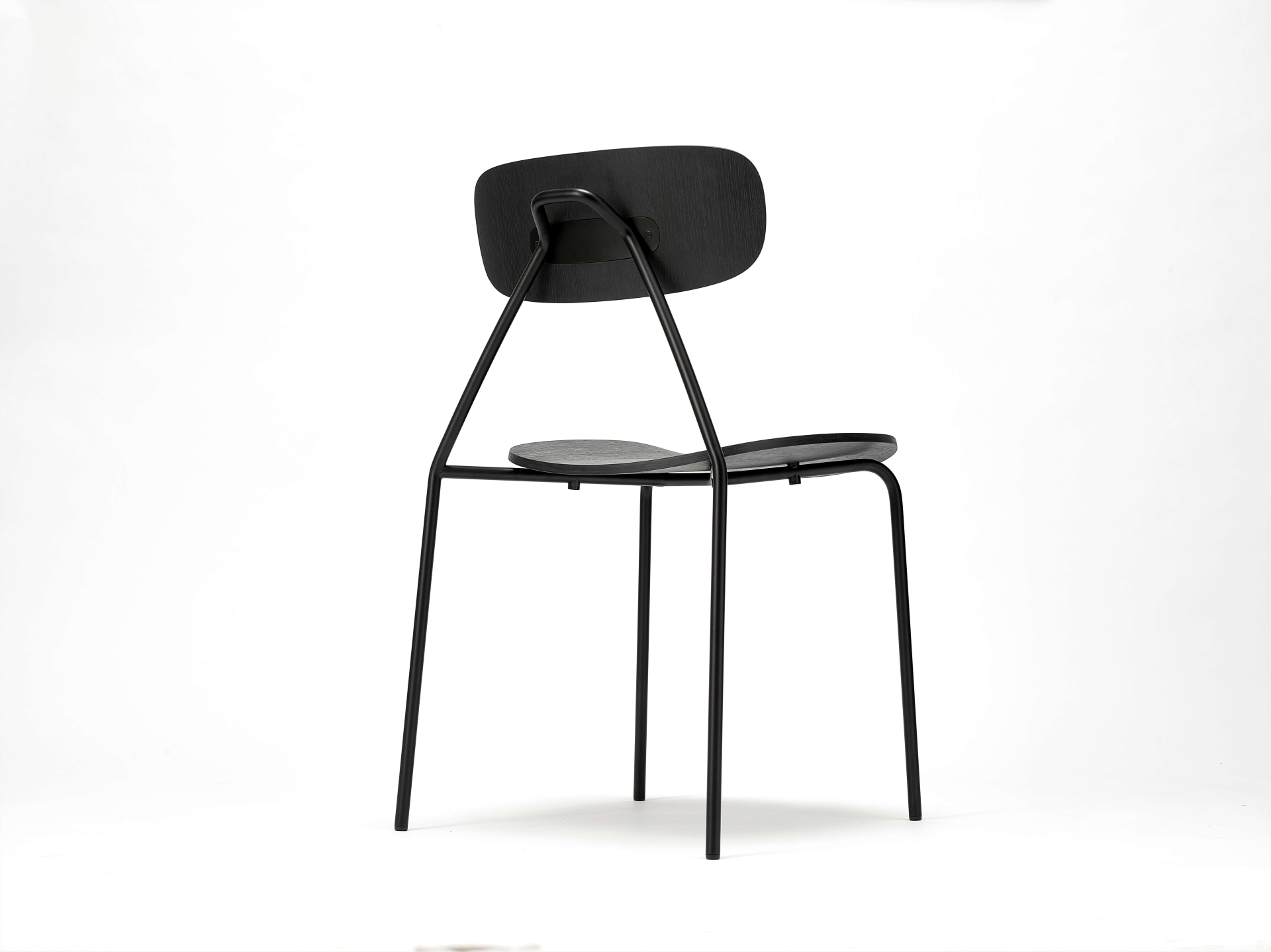 Puro Floor lighting (Brokis), Mistra chair (Master & Master), Rendezvous collection of furniture (Formdesign)