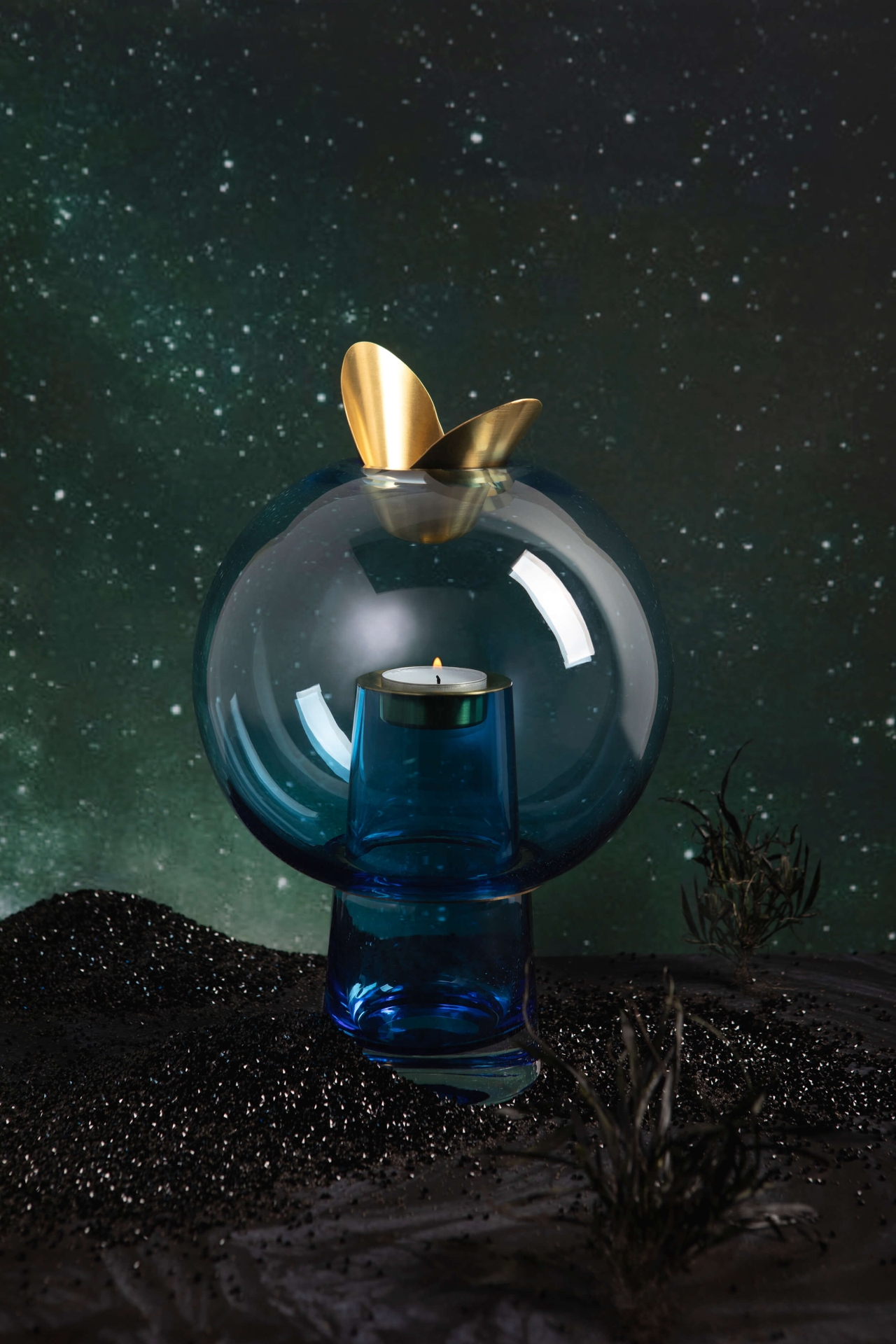 fotografie kolekce Mitmem pro Janju Prokić, aromalamp pro Scent Roche, advertorial SOAPS pro Harper’s Bazaar, série koláží pro ELLE Decoration