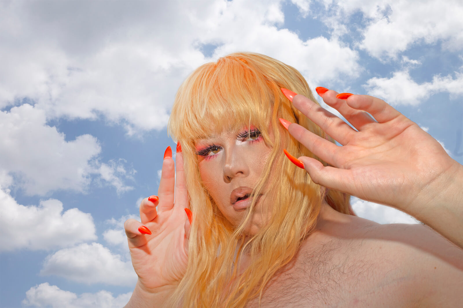 fotografie pro hudebnici Ursulu Sereghy, pro kapelu Projekt Uniqat, EP Y2GAY pro Miss Petty a kolekce Affirmo pro Elišku Lhotskou