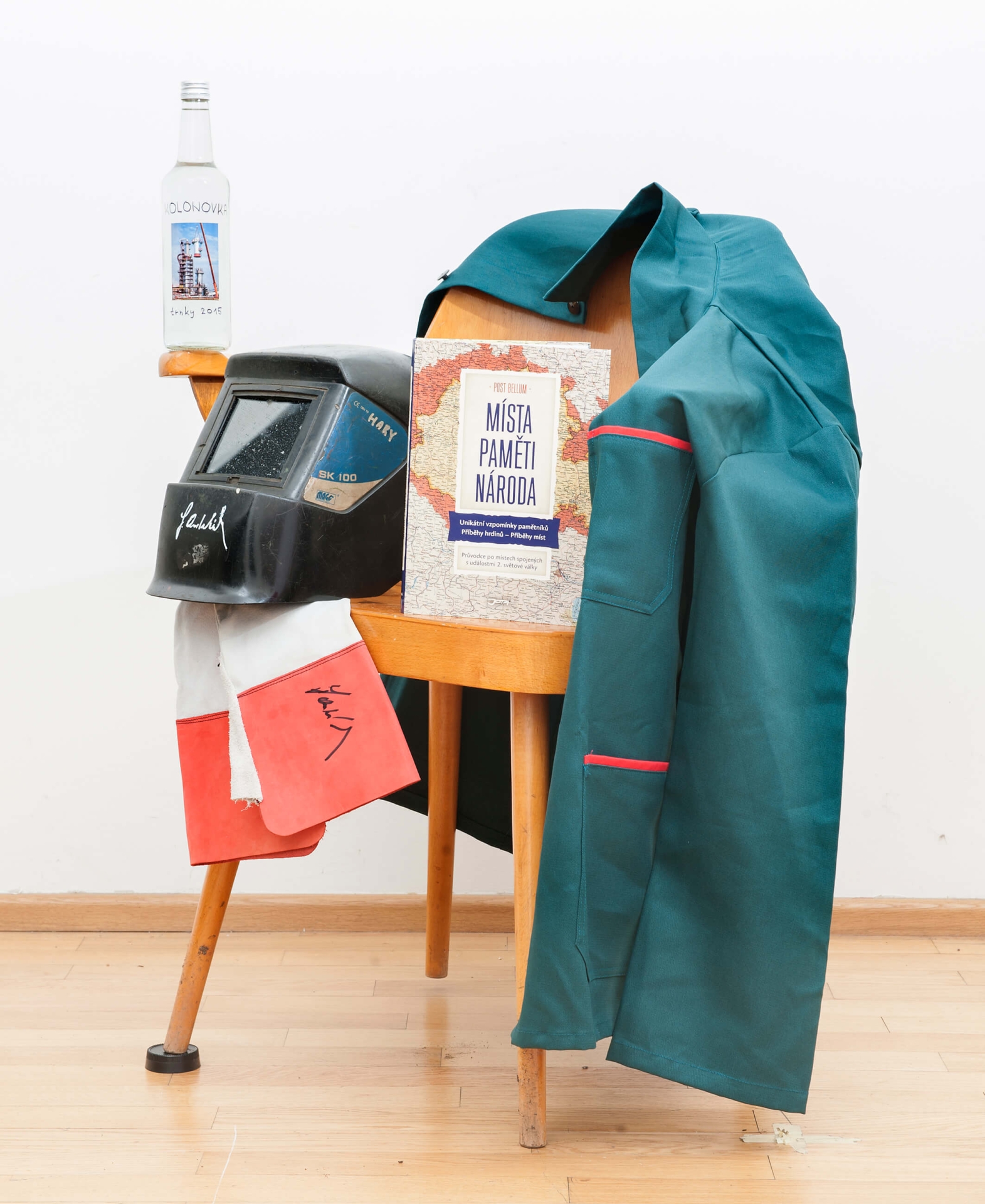 conception and visual style for The Most Beautiful Czech Books, Jaderná puma a její výroba v amatérských podmínkách book (Memorial of National Literature)