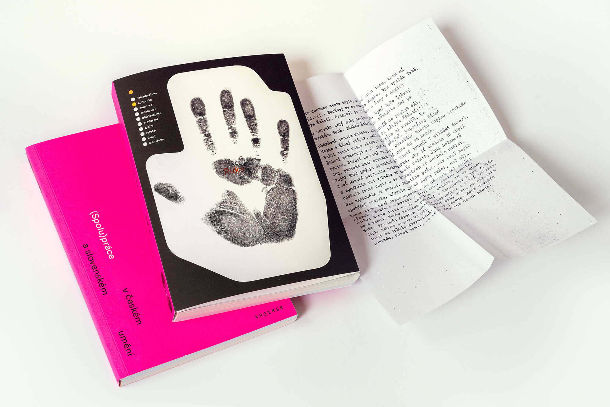 graphic design and catalog for the Ruka na konci ramene exhibition (8smička)