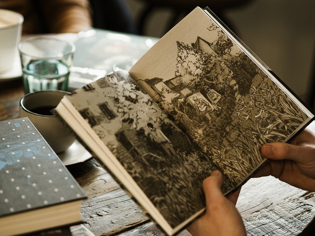 illustrations for the book Prašina (Vojtěch Matocha, Paseka) and comics Návrat krále Šumavy 1: Na čáře (Ondřej Kavalír, Vojtěch Mašek, Labyrint)