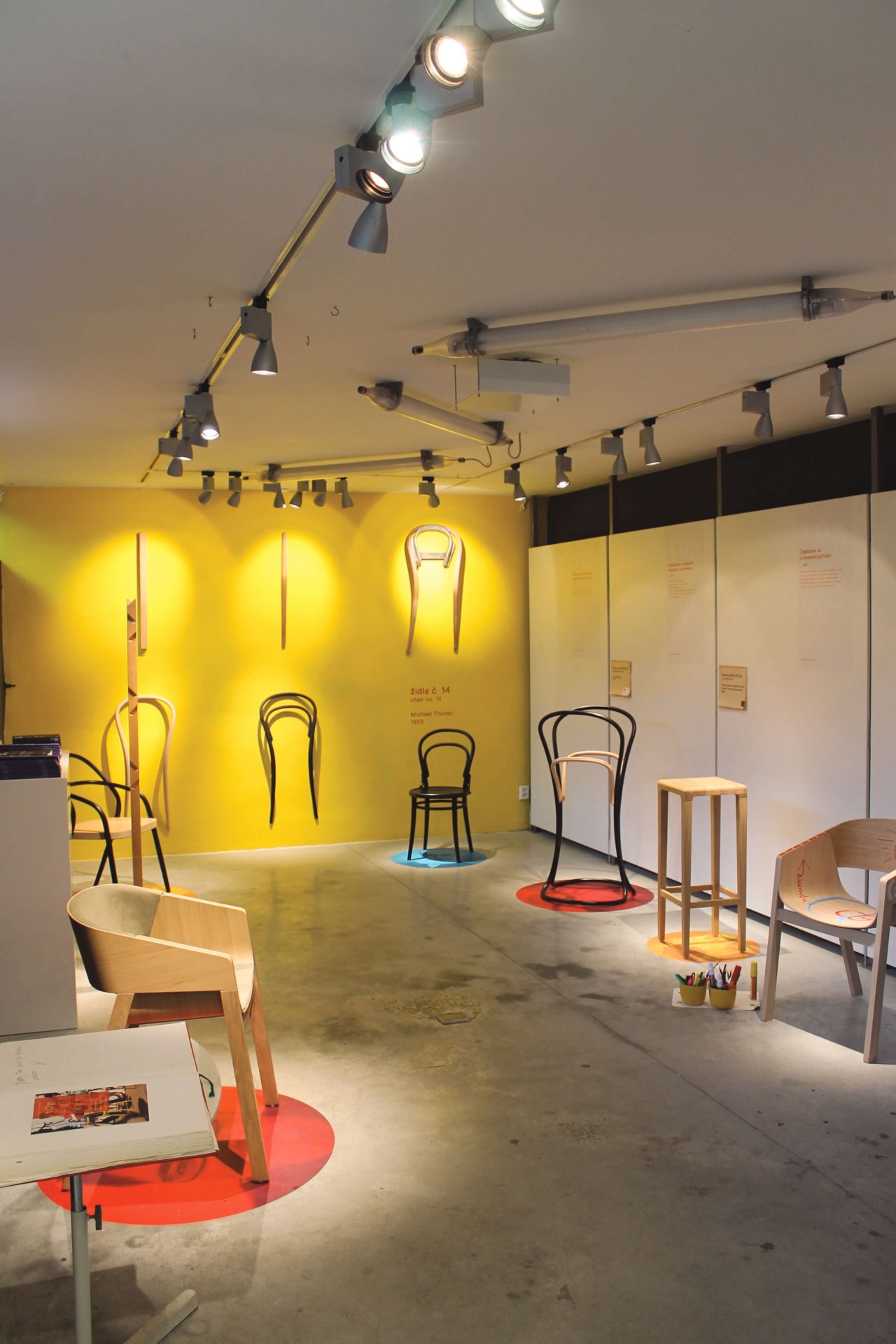 výstava TON: Kdo má židli, ten bydlí