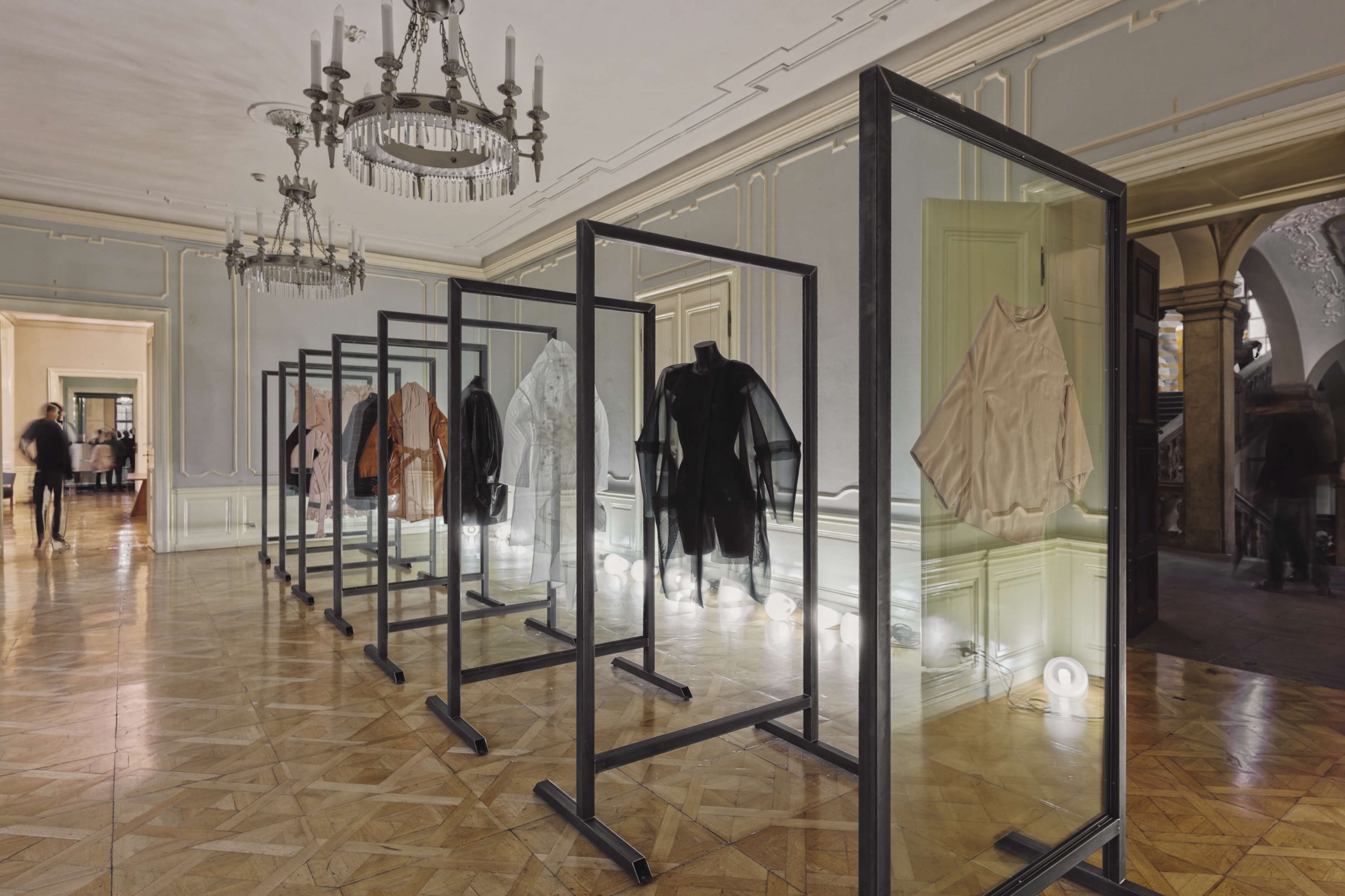 prezentace modelů Liběny Rochové a Denisy Nové v Clam-Gallasově paláci