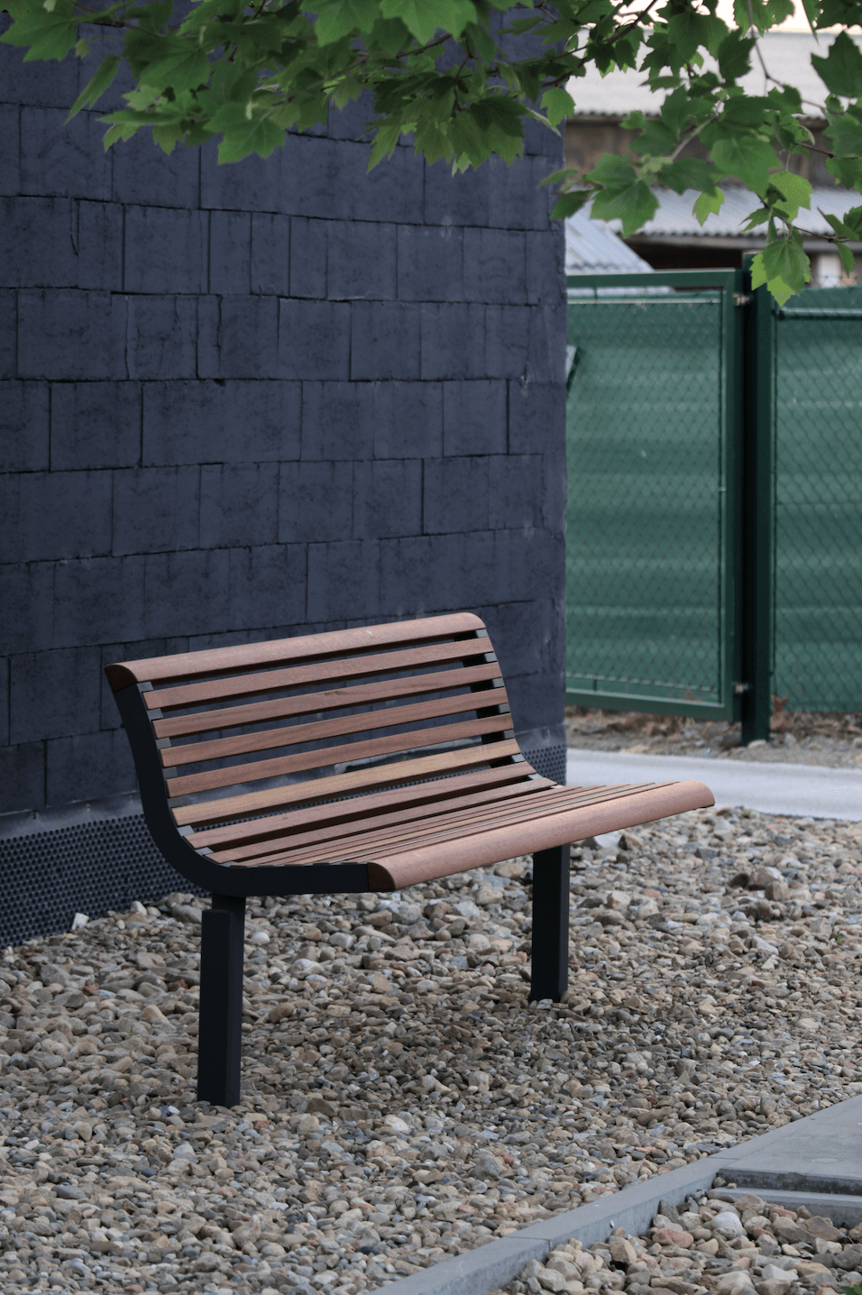 Diva Solo benches and Nanuk litter bins (mmcité)