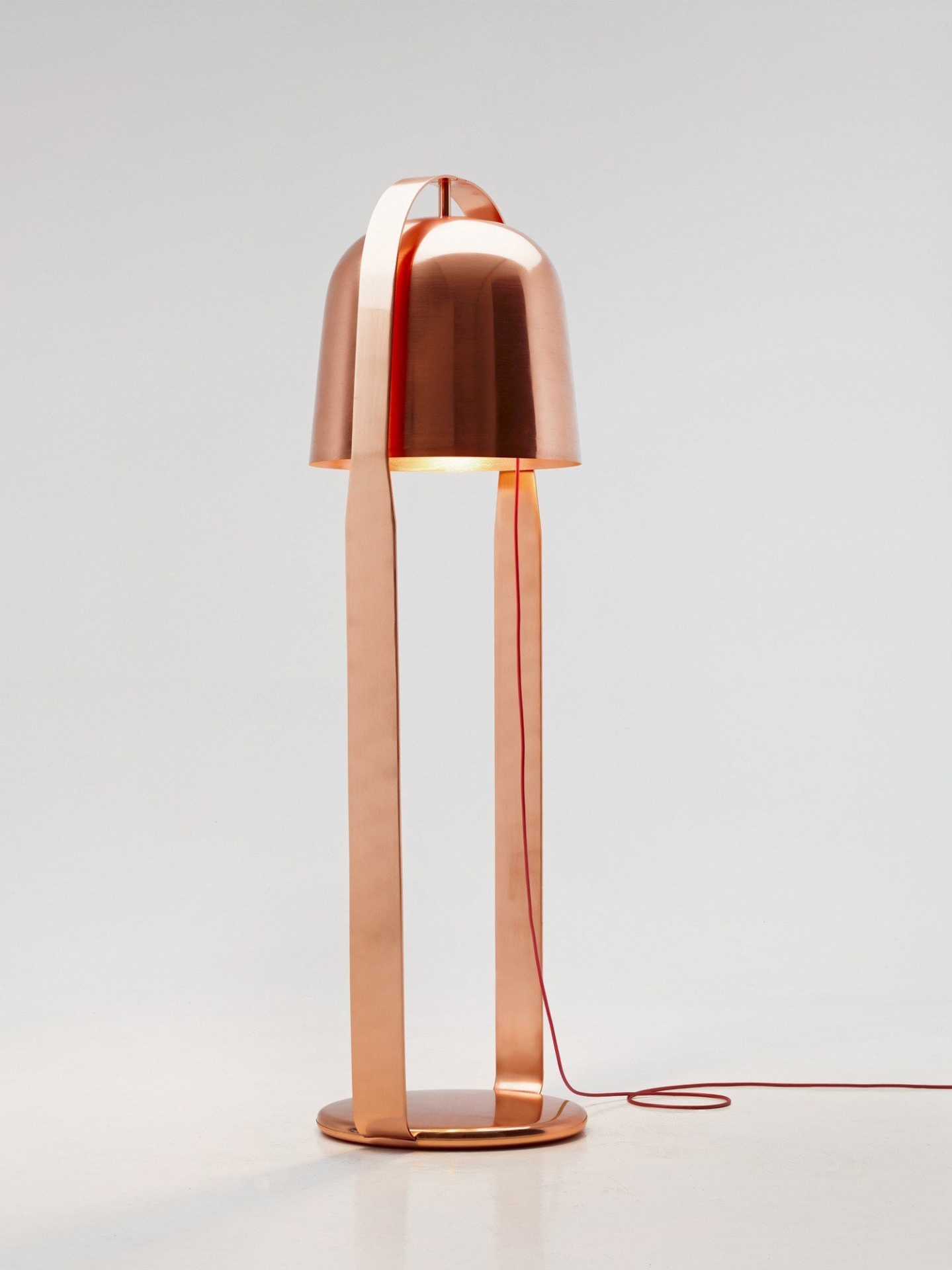 Caldero (Křehký), Mona and Whistle (Brokis), Bella Lamp (Per/Use) lightings and Corque Sofa