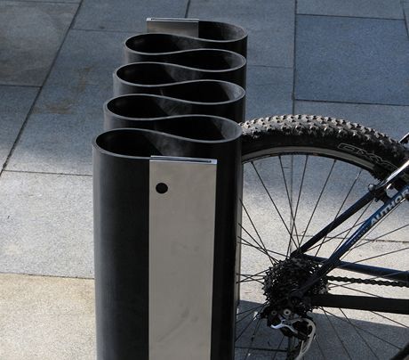 revolutionary Meandre bicycle rack (David Karásek, Radek Hegmon)