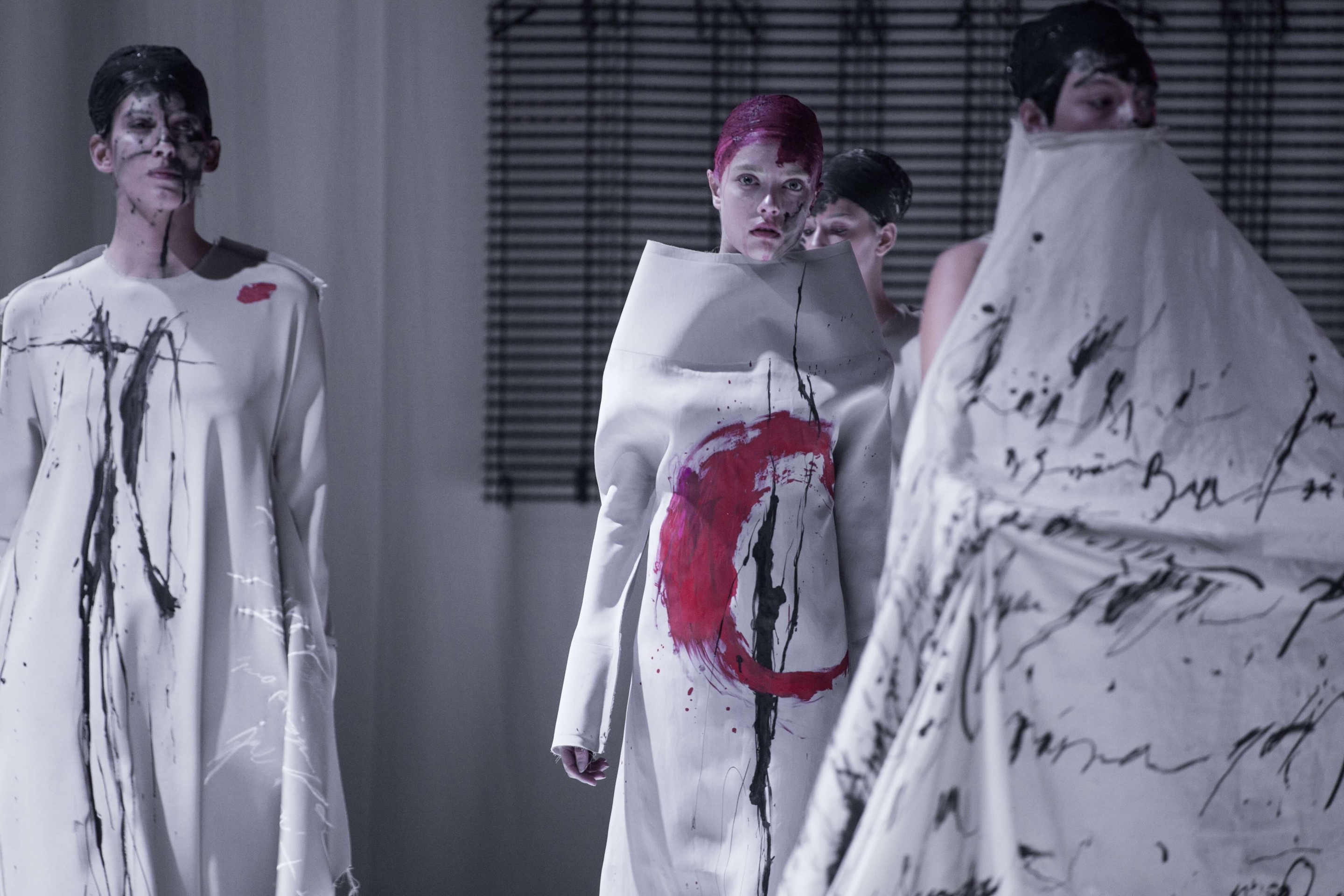 fashion art performance Doteky (Debra)