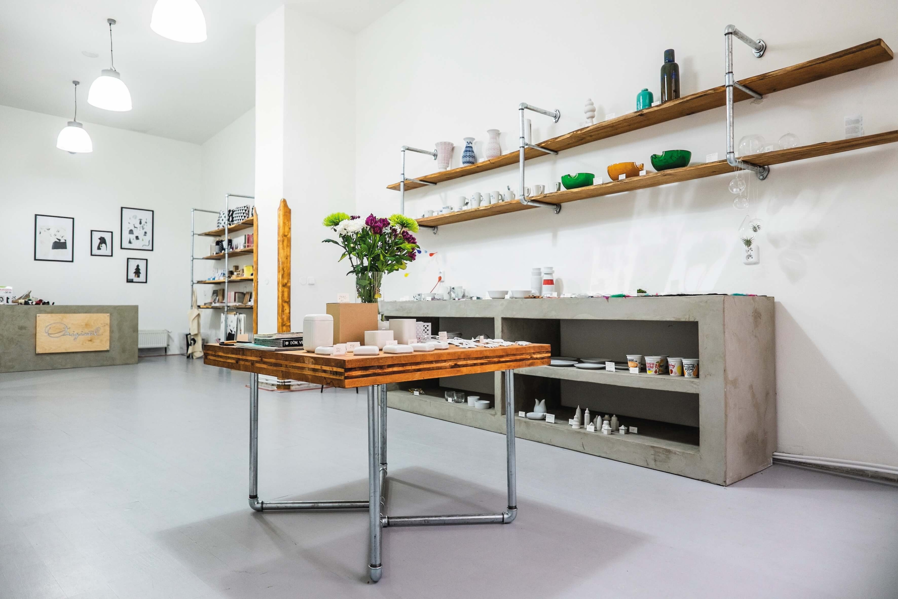 prodejní galerie designu v Plzni, zaměření na mladou scénu