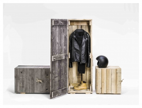 Skříňka, která si na nic nehraje, swing (Křehký), Moulds lightings (Lasvit), Balance of Beauty collection of table mirrors