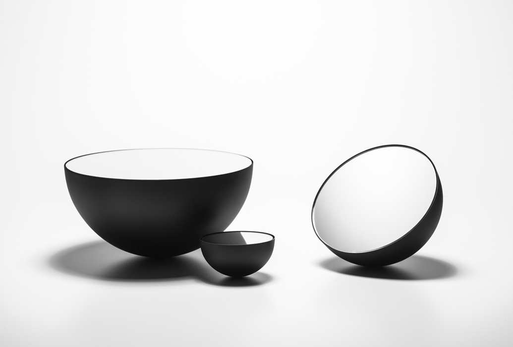 Skříňka, která si na nic nehraje, swing (Křehký), Moulds lightings (Lasvit), Balance of Beauty collection of table mirrors