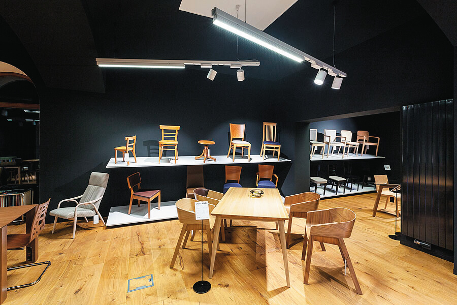 otevření nového obchodu TON na Karlově náměstí (Michal Riabič)