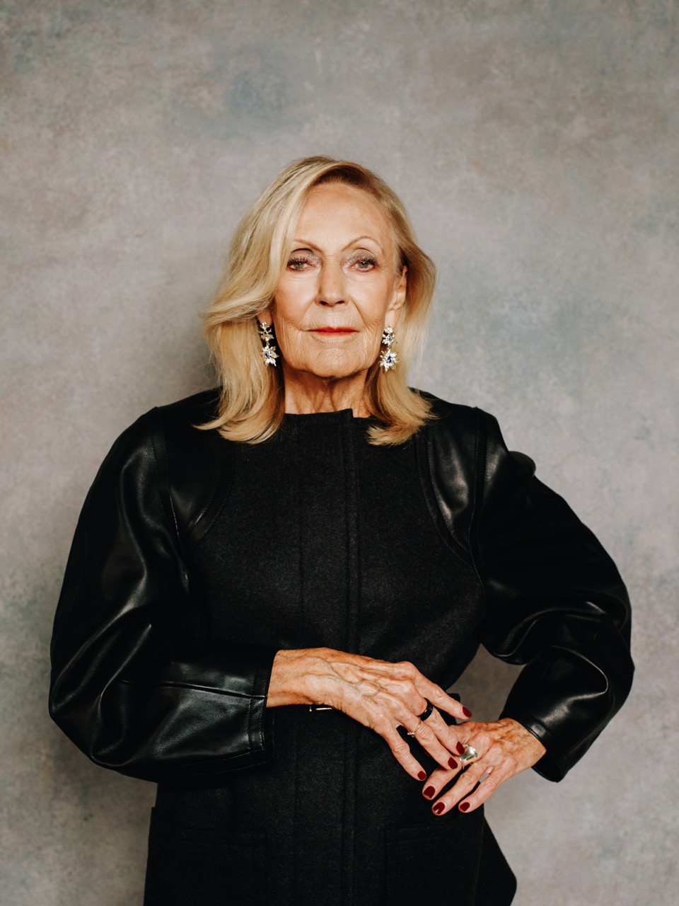 fotografie Migraine pro časopis Faith Love Hope, cover story a portréty Evy Jiřičné a Amelie Siba pro Vogue CS