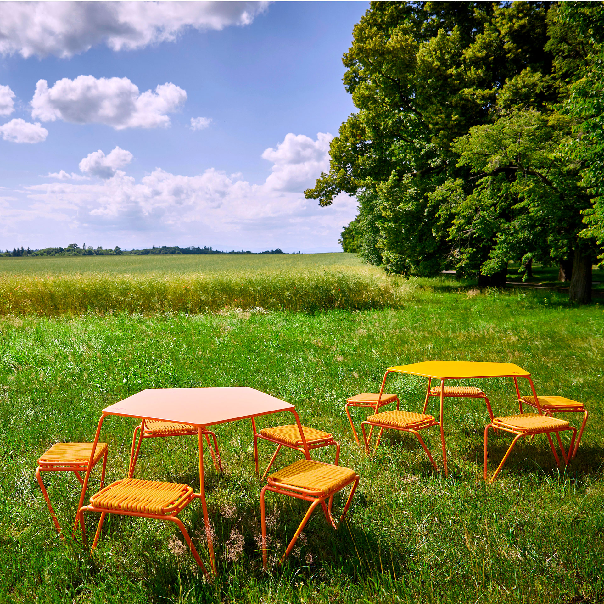 Muselet collection of picnic tables (Studio Segers)