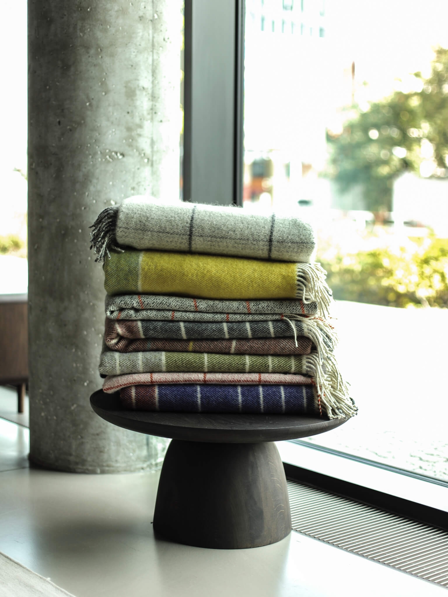 collection of blankets, shawls, carpets and bedding (Durch Duo) and textile products (IHOR)