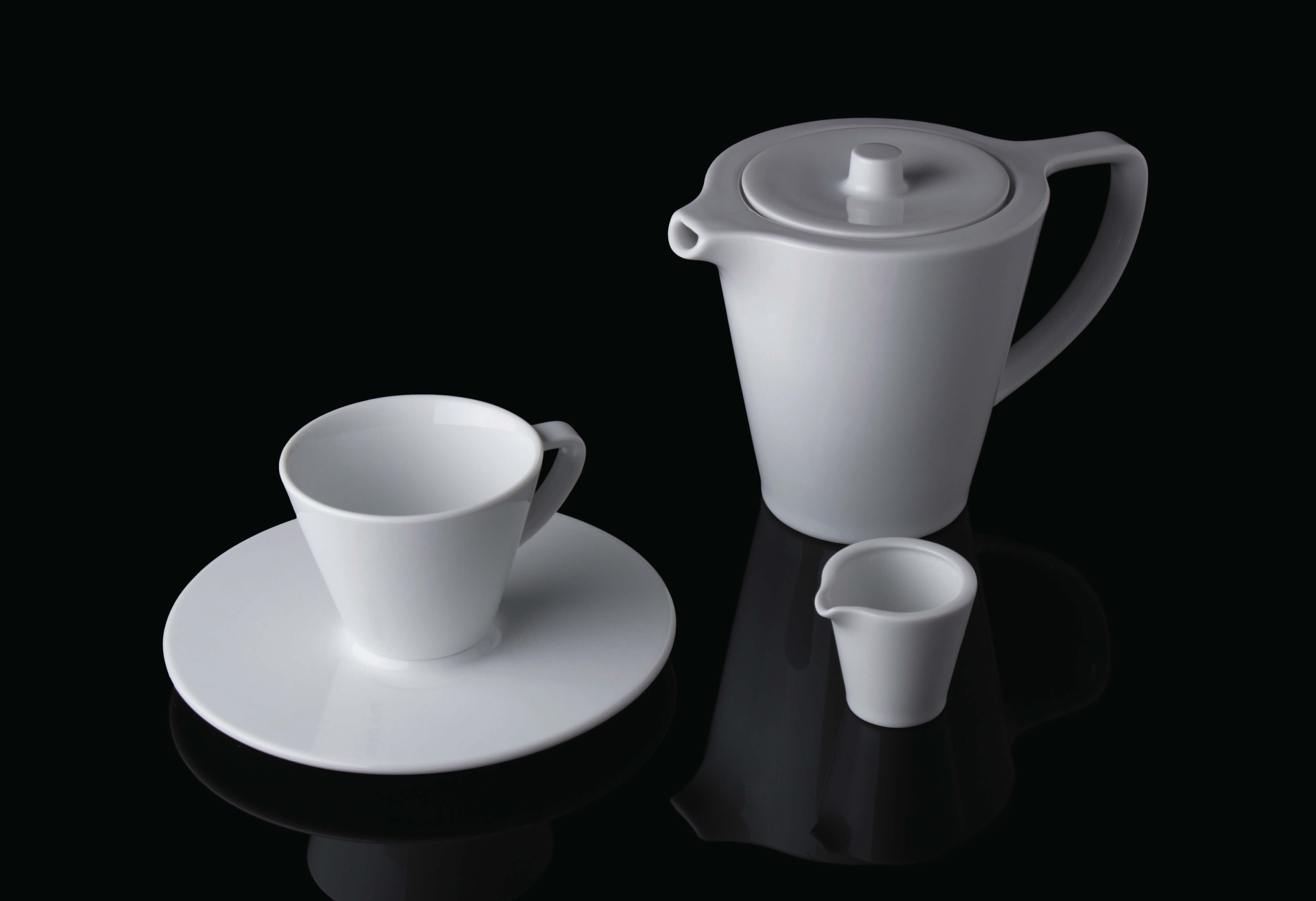 Pureline (Matěj Polách) and Active (Vítek Joo Kawasumi) collections, Nami plates and extension of the traditional Benedikt set