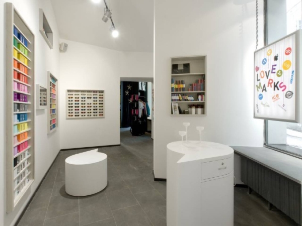 nápaditý interiér a prezentace nových kolekcí Botas ve spojení s galerií