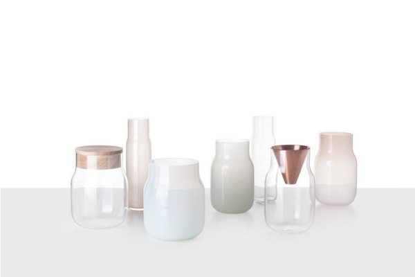 Materiálová váza (Křehký), kolekce váz Vase study a Bandasky a kolekce svítidel Laboratory Lights (KavalierGlass)