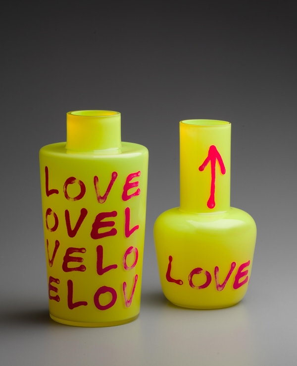 vázy Unnamed vases with love (Qubus), soubor kamenných objektů