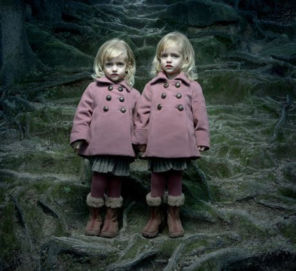 série fotografií Two