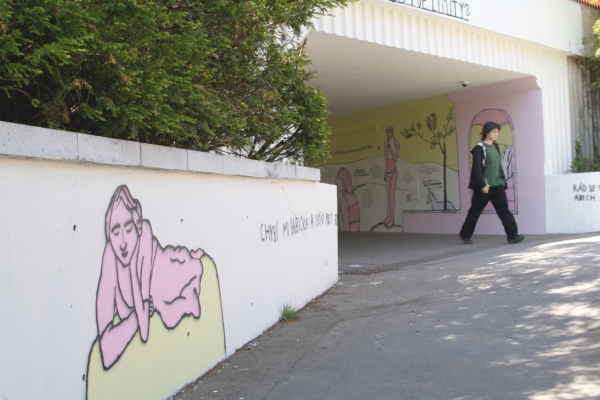 murál We Should Have a Talk (PRAHO! project) a ilustrace autorské knihy Dentro Da Tenda (Planeta Tangerina)