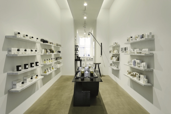 koncept a podoba parfumerie s kosmetickým salonem a galerií