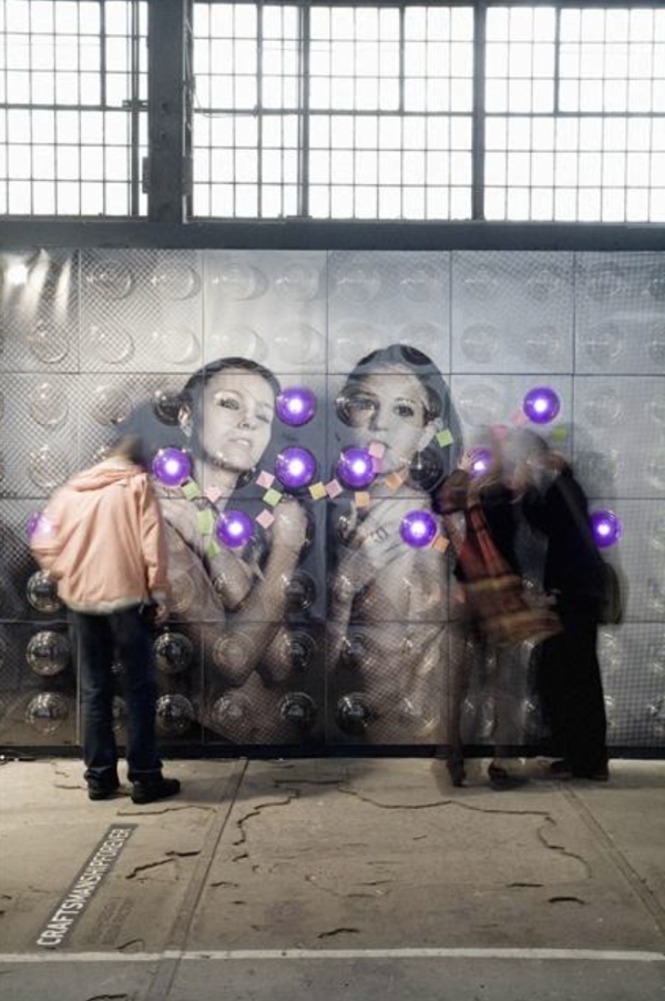 design židle Miss Extreme, svítidlo Profi-L-light, kolekce šperků pro Belda Factory a design instalace Craftsmanshipforever na Designbloku 2007