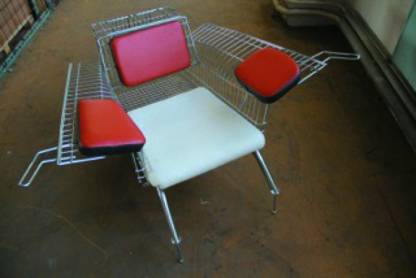 recyklovaný nábytek – kontejner Sofa, křeslo Barel a křeslo Nákupní vozík (spolupráce: Vilém Kabzan)