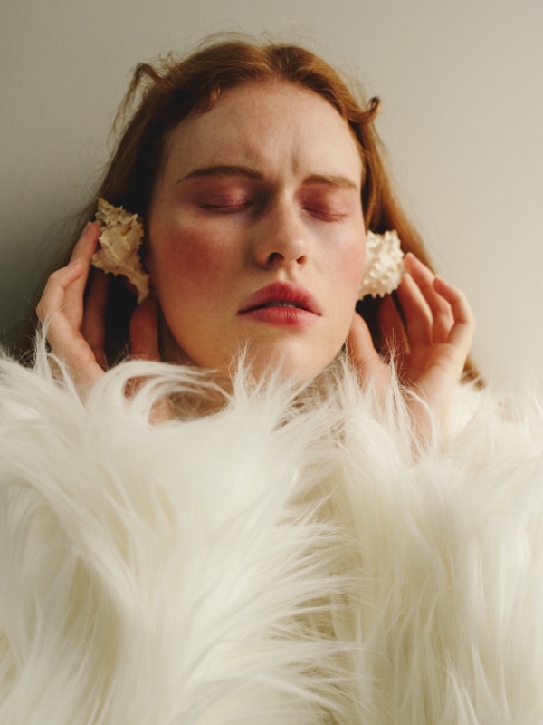 fotografie Migraine pro časopis Faith Love Hope, cover story a portréty Evy Jiřičné a Amelie Siba pro Vogue CS