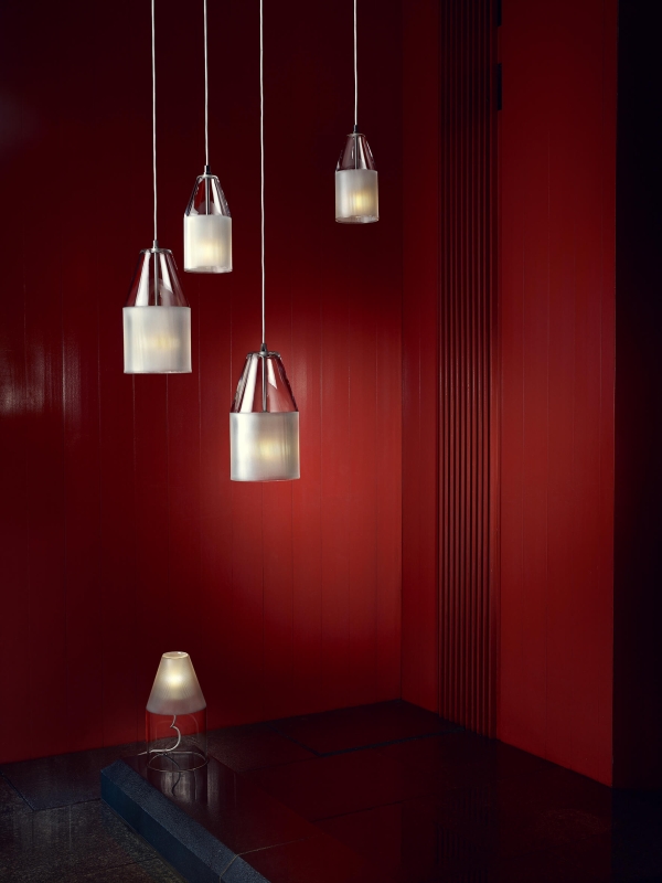 parková lavička Satellite (mmcité) a svítidla Ignis (Bomma)