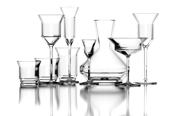 sáňky (TON), kolekce nápojového skla (Bohemia Machine Glass), lampy Teo (Brokis), čajová konvice From (Kavalierglass), kazetová podlaha Organic (Ardeco)